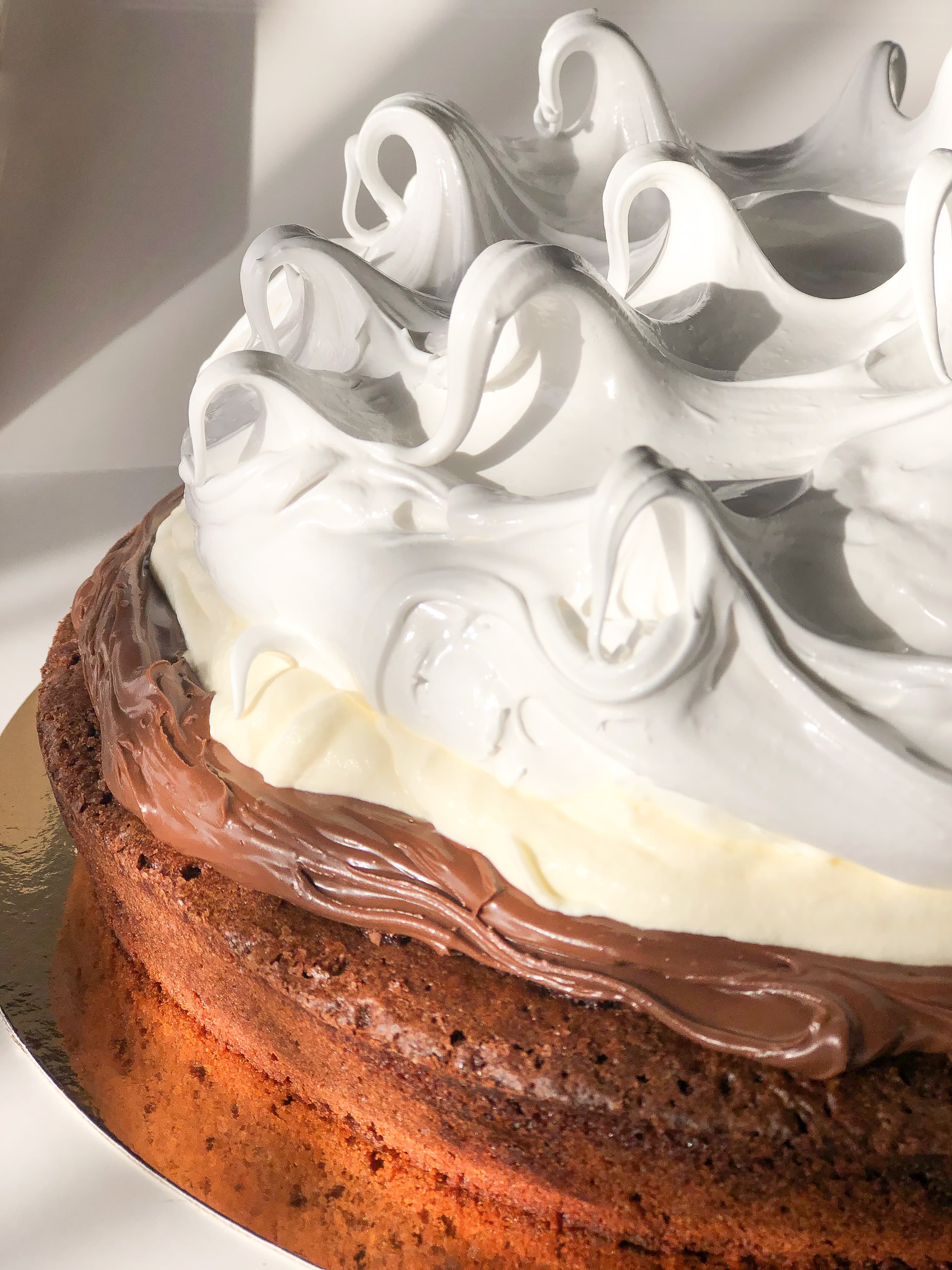 Marquise con nutella, crema y merengue